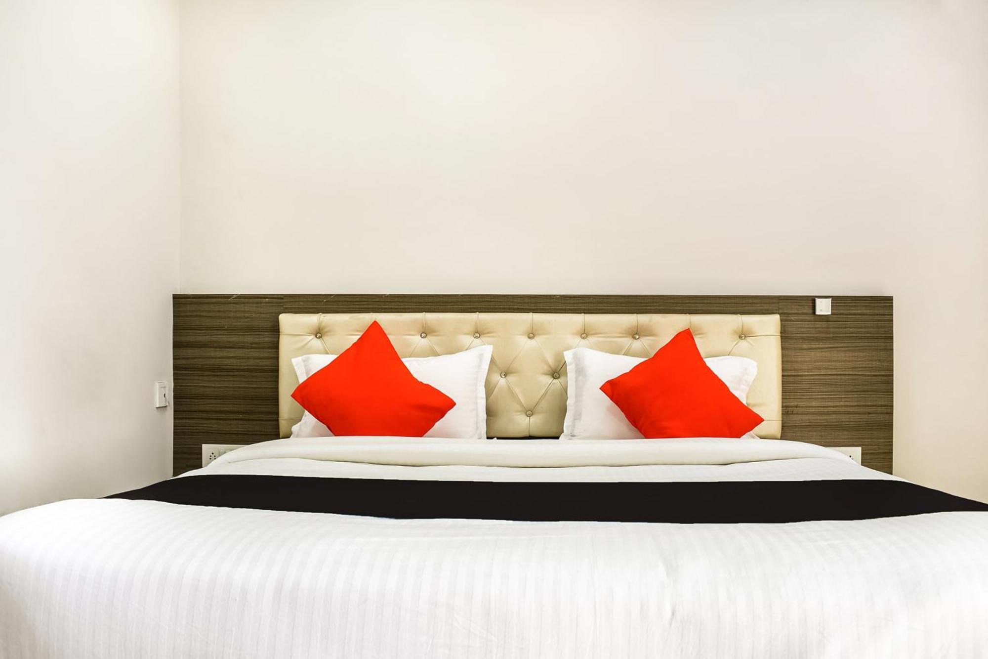 Hotel Capital O Jai Adisson Cuttack Exterior foto