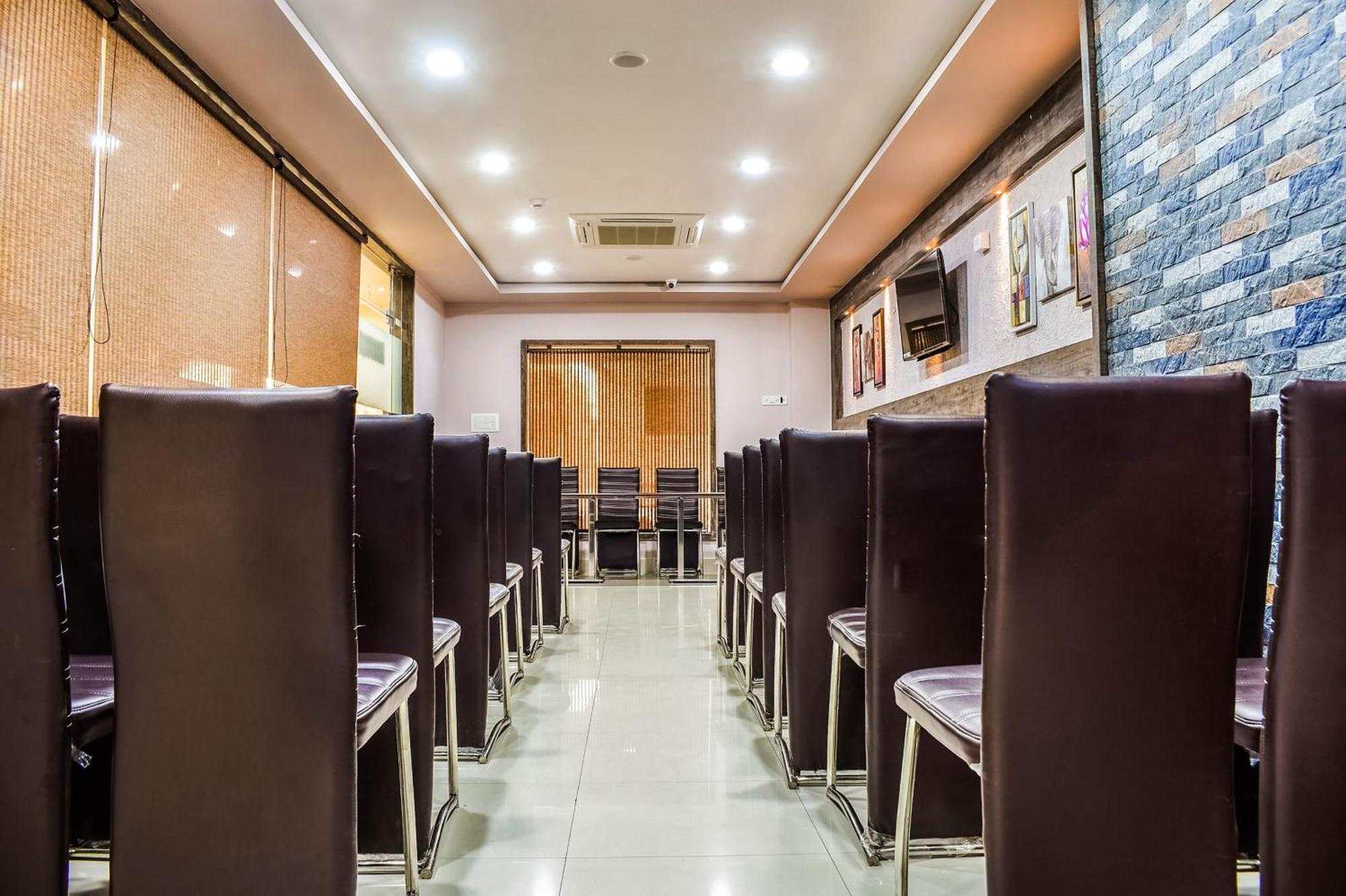 Hotel Capital O Jai Adisson Cuttack Exterior foto