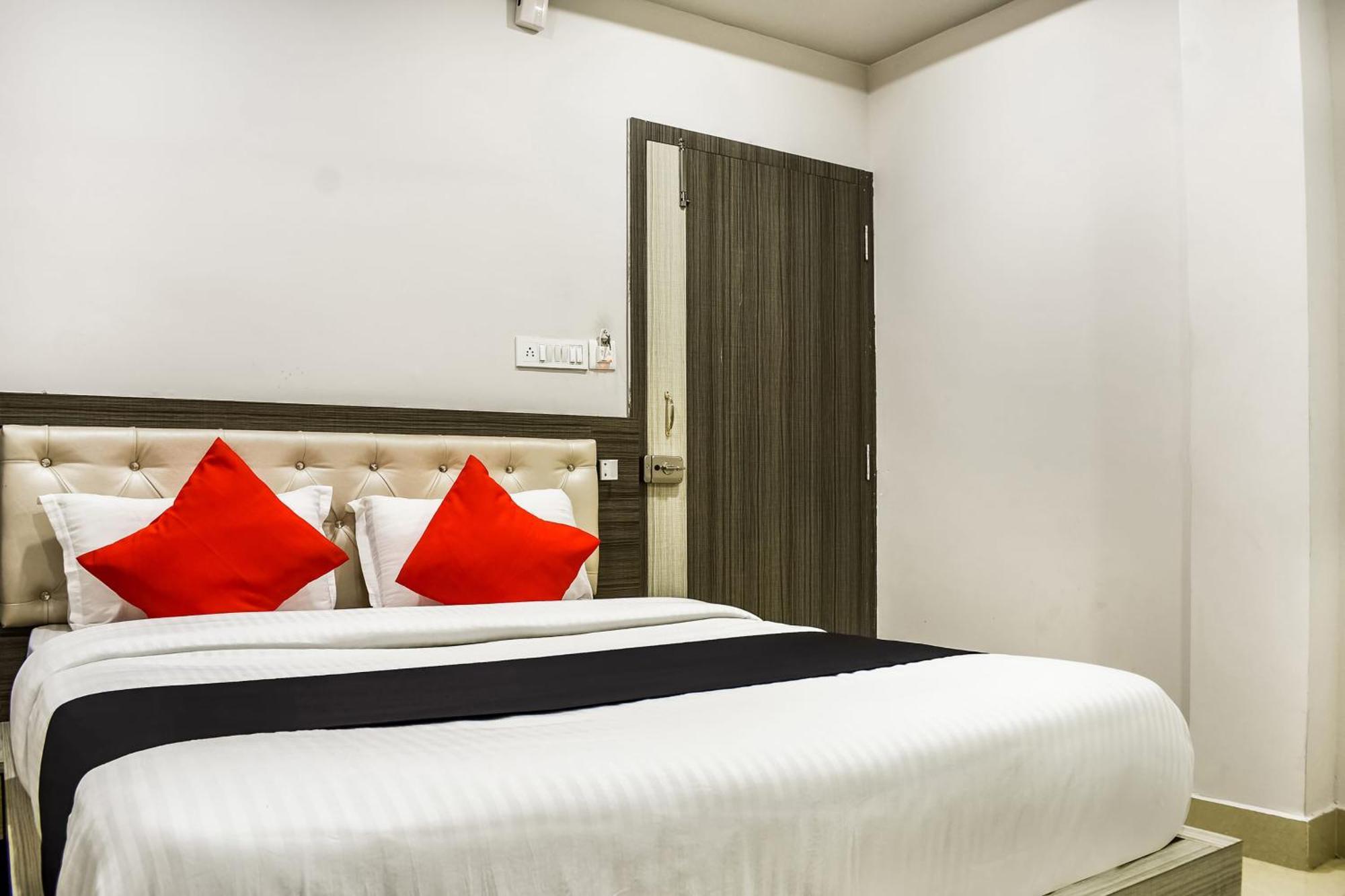 Hotel Capital O Jai Adisson Cuttack Exterior foto
