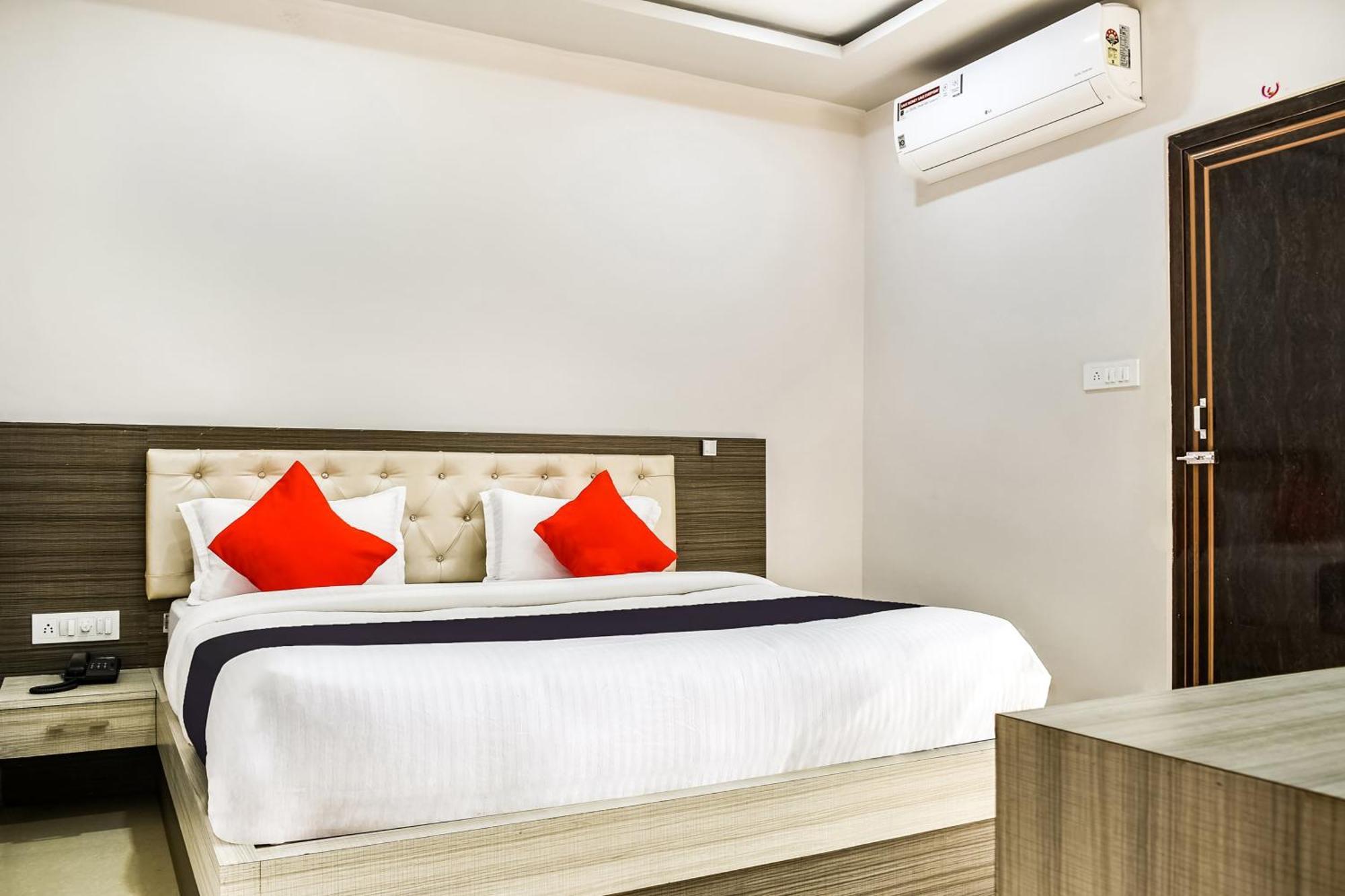 Hotel Capital O Jai Adisson Cuttack Exterior foto
